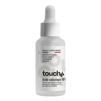 Le Sérum Acide Salicylique 10 % Touché propose une solution efficace et bien tolérée pour les peaux mixtes à grasses sujettes aux imperfections. Sa formule concentrée agit directement dans les pores pour éliminer les cellules mortes et les impuretés responsables des points noirs et des boutons. En affinant le grain de peau, il contribue à un teint plus net, lisse et uniforme au fil des utilisations. Grâce à sa concentration de 10 % en acide salicylique, ce soin pénètre en profondeur sans agresser la barrière cutanée lorsqu’il est introduit progressivement. Sa texture fluide et légère s’absorbe rapidement et laisse la peau fraîche, sans effet gras. Le flacon de 30 ml s’intègre facilement dans les routines du matin comme du soir. Pour une utilisation optimale, appliquez deux à trois gouttes sur peau propre et sèche, en évitant le contour des yeux. Commencez par deux à trois applications par semaine afin de tester la tolérance, puis augmentez la fréquence si la peau réagit bien. Associez toujours ce sérum à une crème hydratante adaptée et à une protection solaire quotidienne, car l’acide salicylique peut sensibiliser la peau aux UV. Convient aussi bien aux hommes qu’aux femmes qui souhaitent simplifier leur routine tout en ciblant efficacement les imperfections. Le Sérum Acide Salicylique 10 % Touché accompagne les peaux à tendance acnéique vers une texture plus douce et un teint visiblement plus équilibré.
