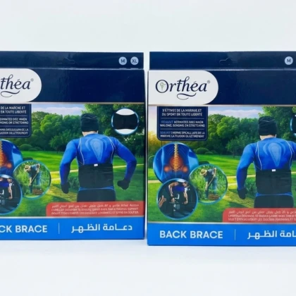 Découvrez la ceinture lombaire Black Brace ORTHEA LB-701, une solution pensée pour soulager efficacement les tensions dans le bas du dos tout en préservant votre mobilité au quotidien. Conçue pour les personnes qui souffrent de douleurs lombaires légères à modérées, cette orthèse apporte un soutien stable et confortable lors des activités courantes ou pendant une phase de récupération. Son design ergonomique répartit la pression de façon uniforme sur la zone lombaire, favorisant une posture plus naturelle sans immobiliser complètement les mouvements. Les matériaux respirants limitent les sensations de chaleur et d’inconfort même en cas de port prolongé. Les sangles réglables s’adaptent à différentes morphologies et assurent un ajustement précis sans créer de points de pression excessifs. Cette ceinture lombaire se distingue par son équilibre entre maintien et souplesse : elle guide le dos sans le contraindre de manière rigide, ce qui la rend particulièrement adaptée aux personnes actives qui souhaitent protéger leur colonne tout en conservant une certaine liberté. Portez-la sur des vêtements fins pour un meilleur confort et ajustez la tension de façon progressive jusqu’à obtenir un soutien ferme sans gêne. Il est recommandé de ne pas l’utiliser en continu sans l’avis d’un professionnel de santé, notamment en cas de douleur persistante. Offrez à votre dos le maintien dont il a besoin avec la ceinture lombaire Black Brace ORTHEA LB-701.